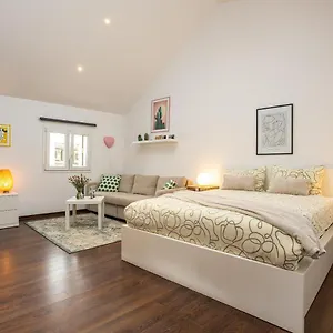 4 Us Apartment Split